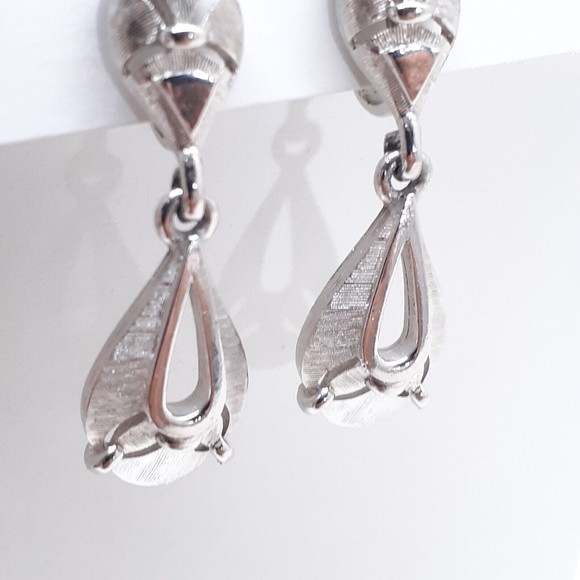 Vintage Crown Trifari Earrings Signed Clip On Silver Tone Dangle - Picture 6 of 16